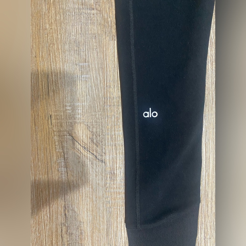 ALO Yoga Black Leggings - Picture 7 of 13